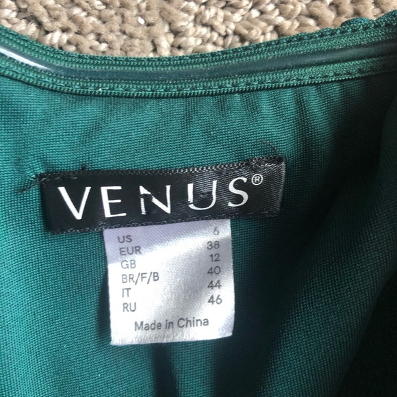 Venus size 6 Emerald green dress with bell sleeves - Picture 3 of 3